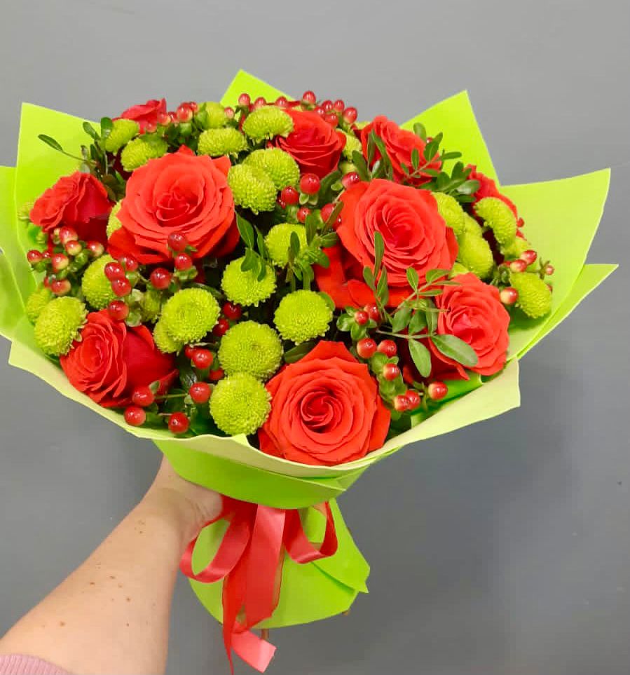 Букет цветов из: Хризантемы и Розы в Акъяр