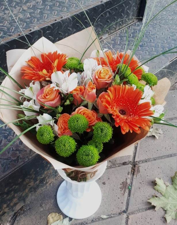 Букет цветов из: Герберы, Хризантемы, Альстромерии и Розы в Акъяр