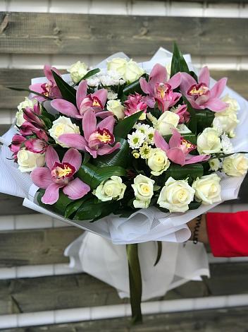 Букет цветов из: Розы и Хризантемы в Акъяр