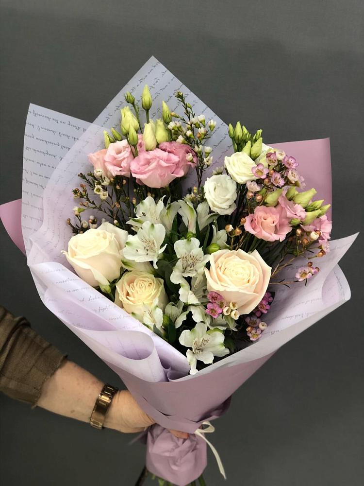 Букет цветов из: Альстромерии, Розы и Лизиантусы в Акъяр