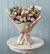 Букет цветов из:  Розы и Лизиантусы в Акъяр