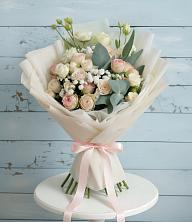 Букет цветов из:  Розы и Лизиантусы в Акъяр