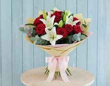 Букет цветов из:  Лилии и Розы в Акъяр