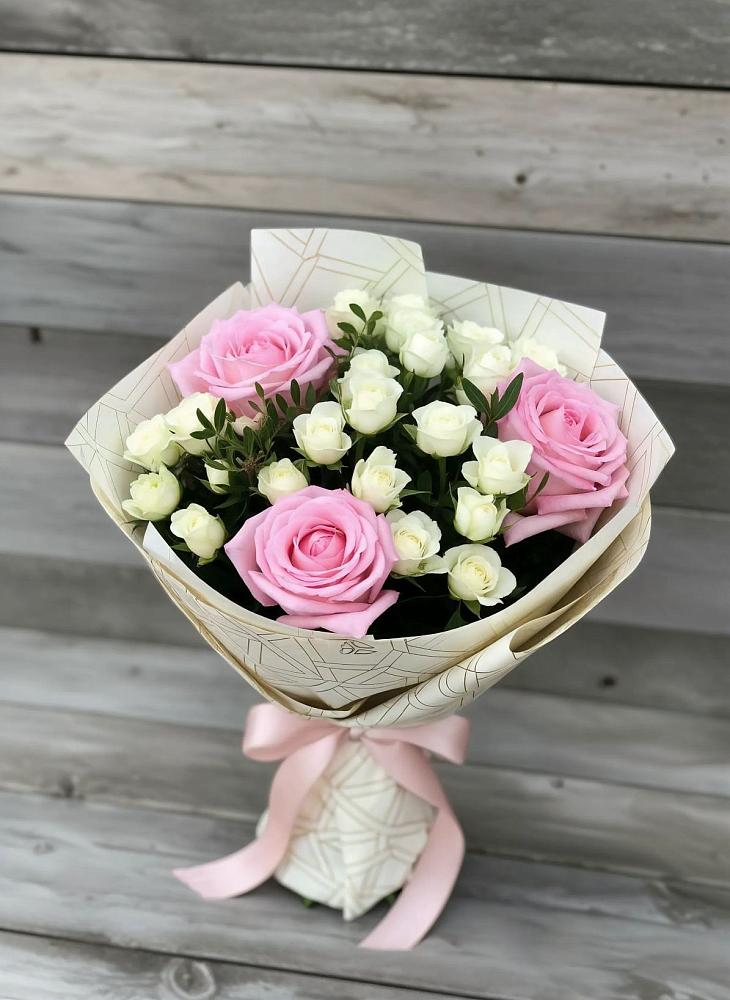 Букет цветов из: Розы в Акъяр