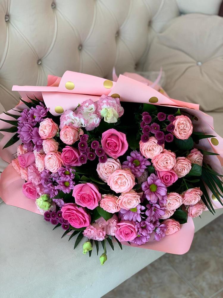 Букет цветов из: Хризантемы, Розы и Лизиантусы в Акъяр