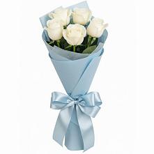Букет 5 Белых роз Проуд в Акъяр
