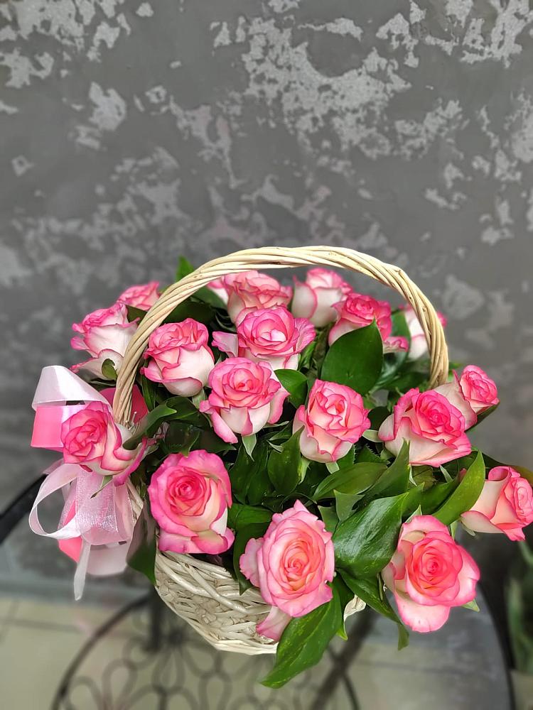 Цветочная композиция из Розы в корзине в Акъяр