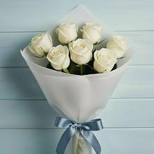 Букет 7 Белых роз Эдлесс Лав в Акъяр