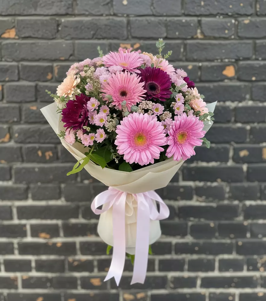 Букет цветов из: Герберы и Хризантемы в Акъяр