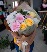 Букет цветов из:  Герберы, Розы и Хризантемы в Акъяр