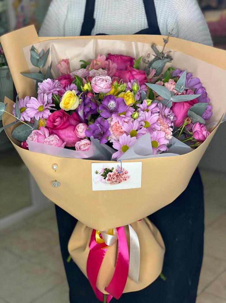 Букет цветов из: Хризантемы, Гвоздики и Альстромерии в Акъяр