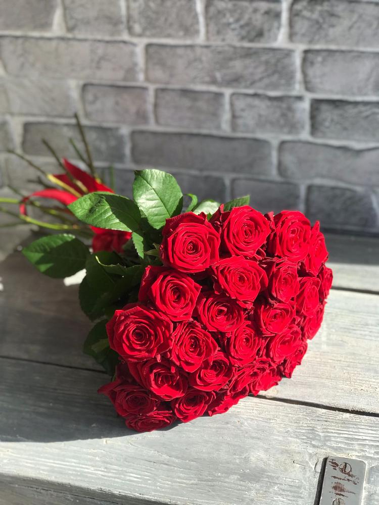 Букет Красные розы Фридом в Акъяр