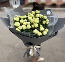 Букет Белые кустовые розы Солинеро в Акъяр