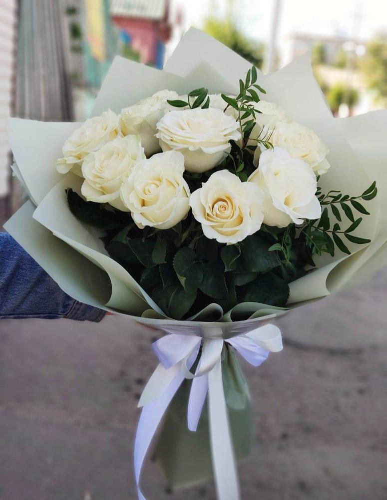 Букет Белые розы Проуд в Акъяр