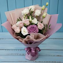 Букет цветов из:  Розы и Лизиантусы в Акъяр