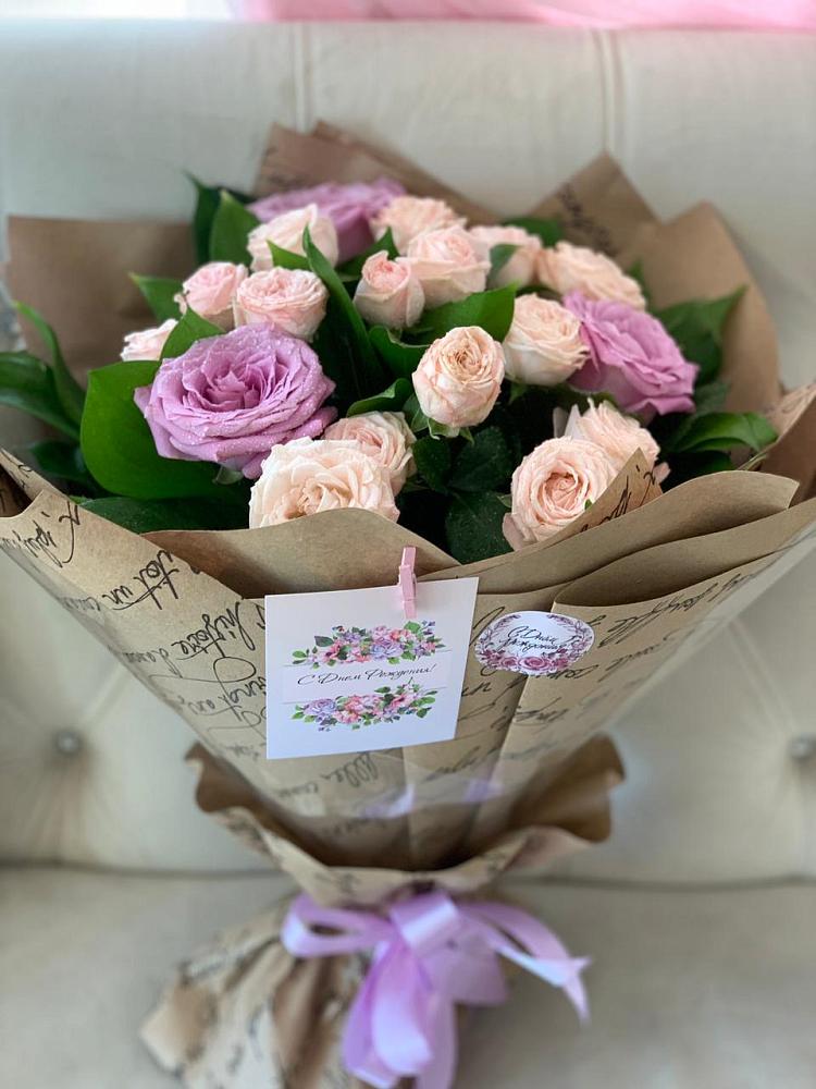 Букет цветов из: Розы в Акъяр