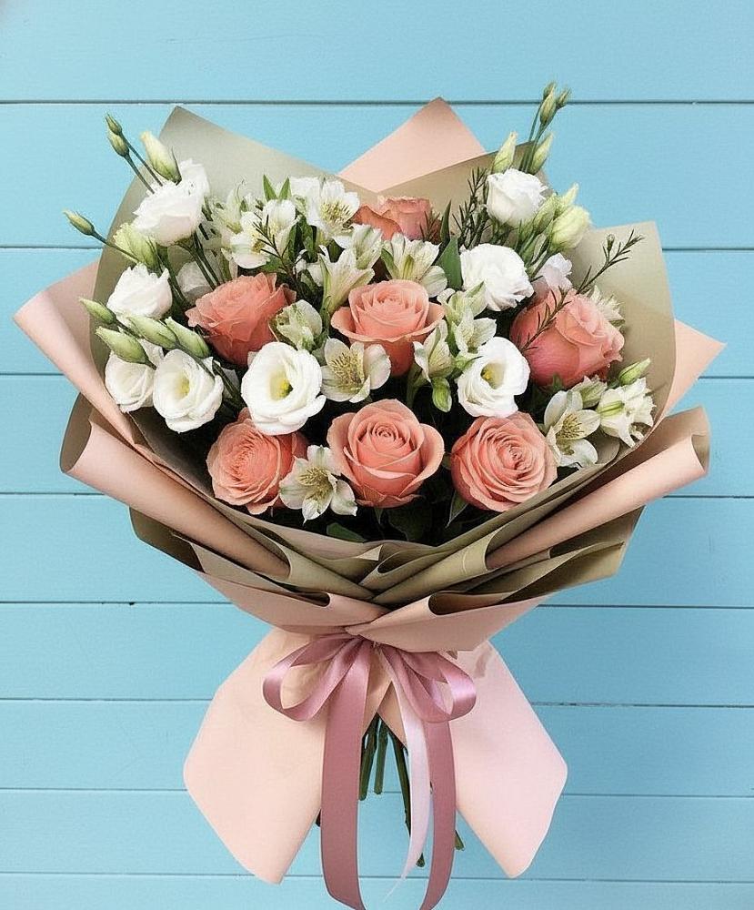 Букет цветов из: Розы, Альстромерии и Лизиантусы в Акъяр