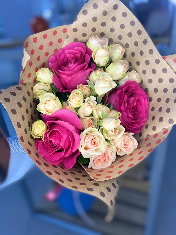 Букет цветов из: Розы в Акъяр