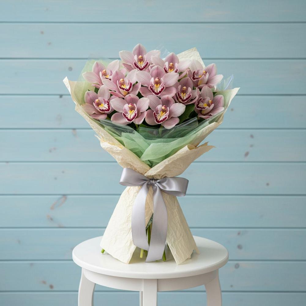 Букет цветов из: Орхидеи и Розы в Акъяр