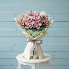 Букет цветов из:  Орхидеи и Розы в Акъяр