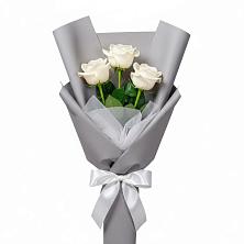 Букет 3 белые розы в Акъяр