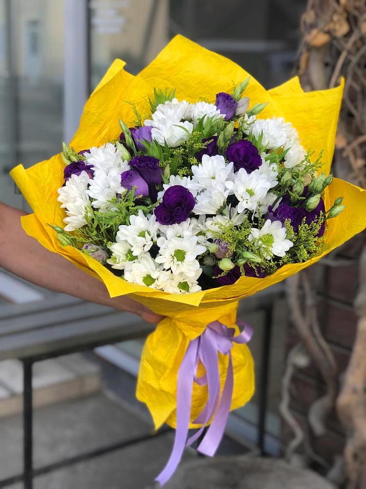 Букет цветов из: Ирисы, Хризантемы и Ромашки в Акъяр