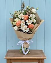 Букет цветов из:  Альстромерии, Лизиантусы, Розы и Хризантемы в Акъяр