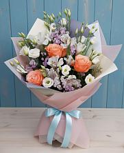 Букет цветов из:  Лизиантусы, Розы, Альстромерии и Гипсофила в Акъяр
