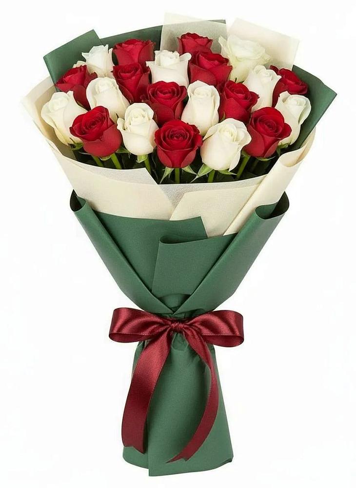 Букет Микс из красных и белых роз в Акъяр