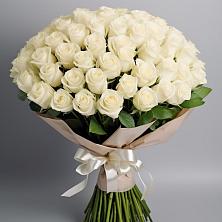 Букет 101 беля роза Белоснежка в Акъяр