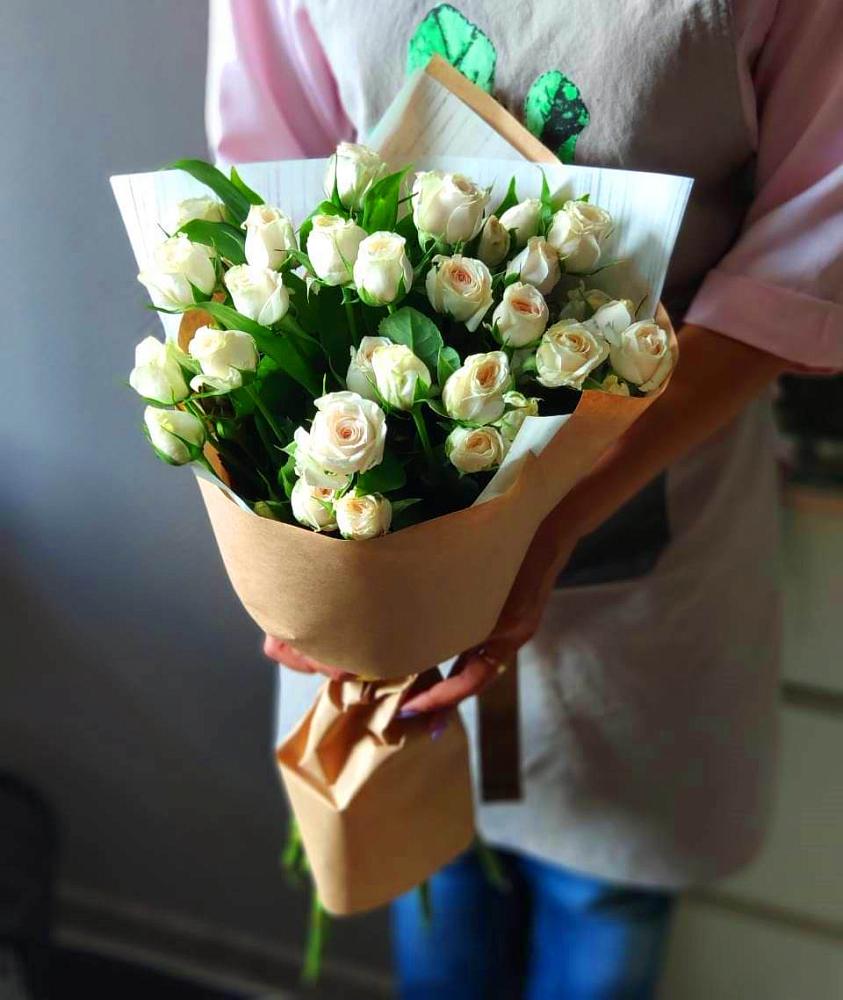 Букет цветов из: Розы в Акъяр