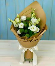 Букет цветов из:  Хризантемы и Лизиантусы в Акъяр