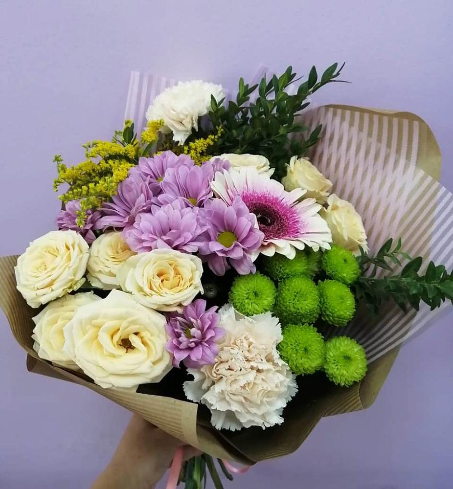 Букет цветов из: Хризантемы, Розы, Гвоздики и Герберы в Акъяр