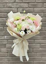 Букет цветов из:  Гвоздики, Розы, Лизиантусы и Хризантемы в Акъяр