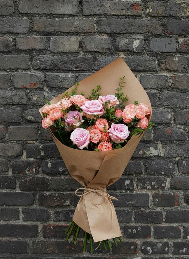 Букет цветов из: Розы в Акъяр