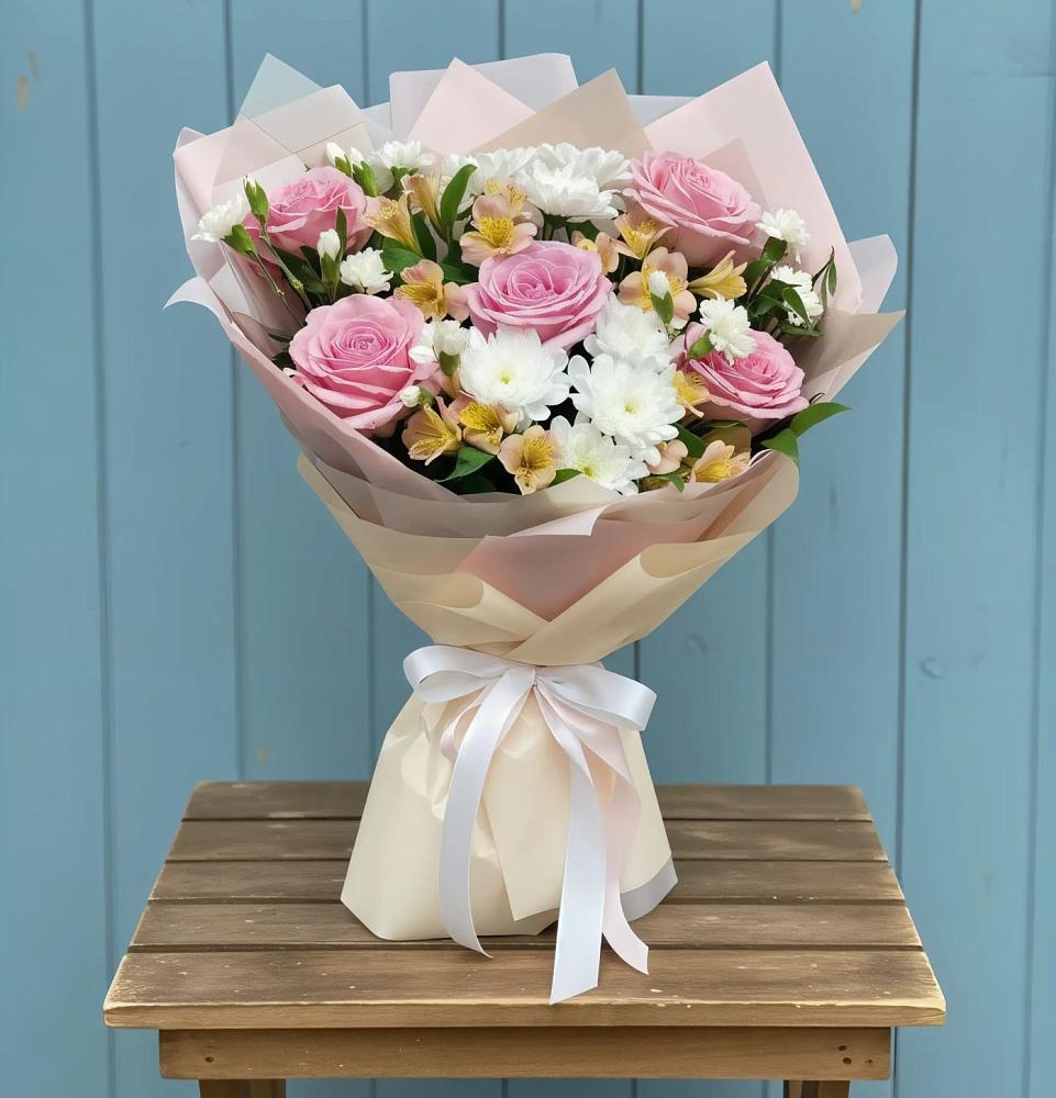 Букет цветов из: Гвоздики, Орхидеи и Розы в Акъяр