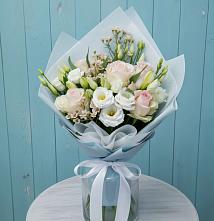 Букет цветов из:  Розы и Лизиантусы в Акъяр