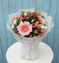 Букет цветов из:  Герберы, Альстромерии и Лизиантусы #REPLACE_PRED# Акъяр
