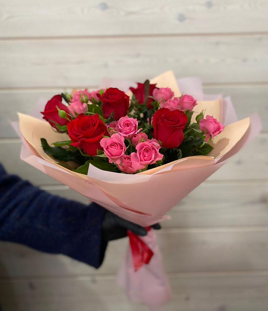 Букет цветов из: Розы в Акъяр