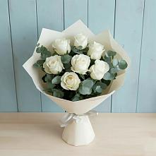 Букет Белые розы в Эвкалипте в Акъяр