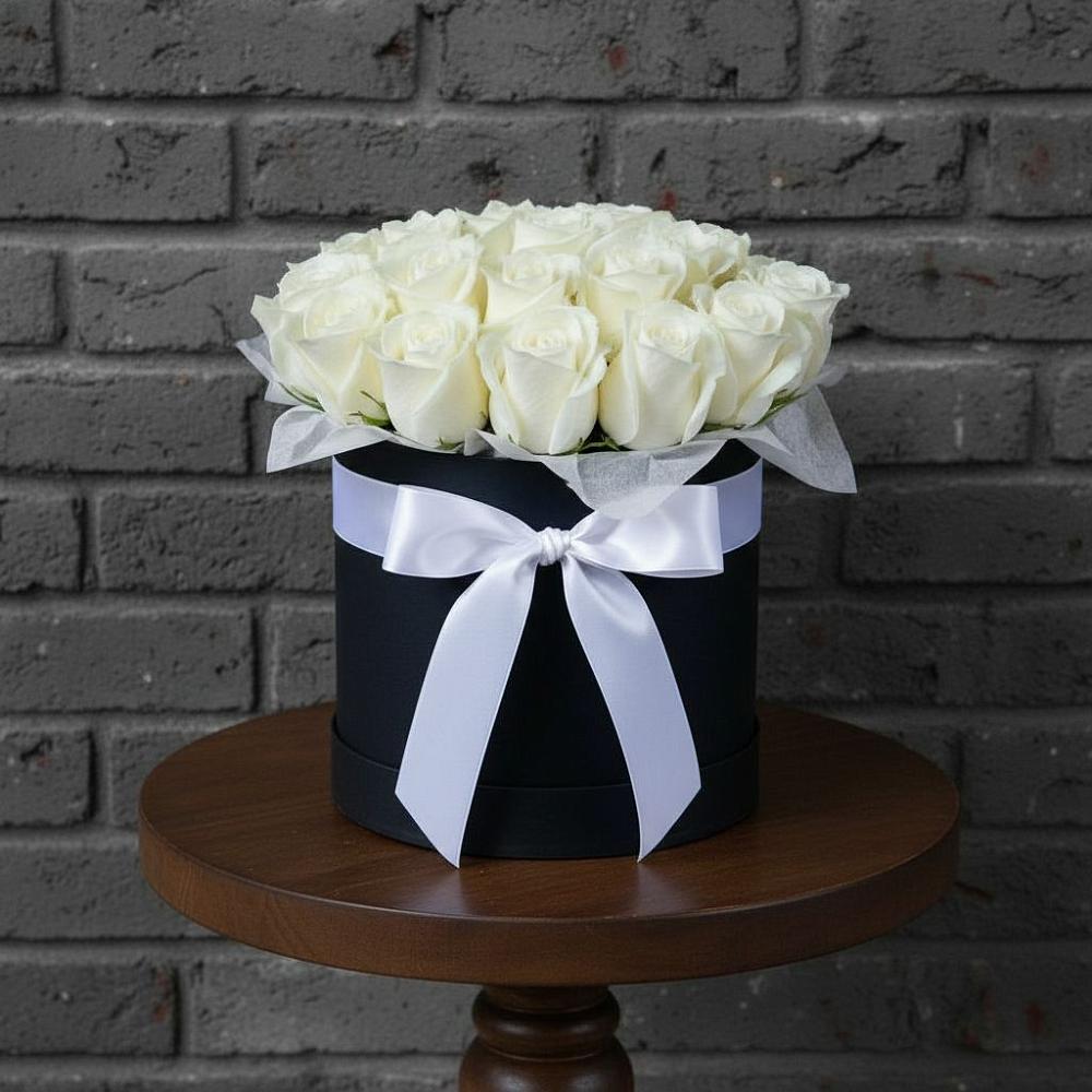 Цветочная композиция из Розы в шляпной коробке в Акъяр