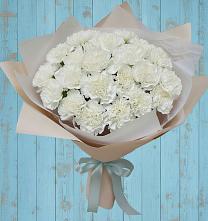 Букет цветов из:  Гвоздики в Акъяр