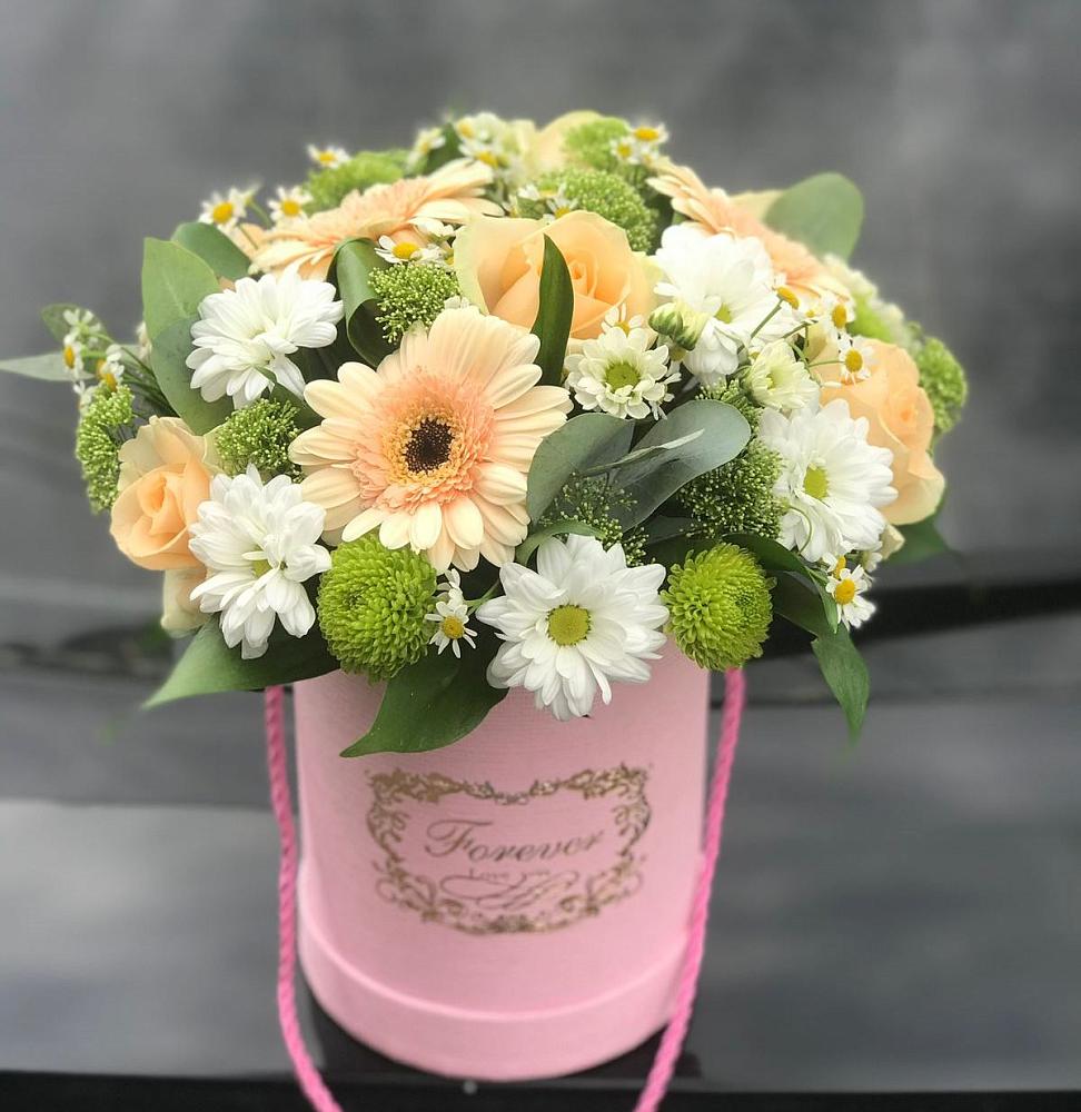 Цветочная композиция из Розы, Герберы и Хризантемы в шляпной коробке в Акъяр