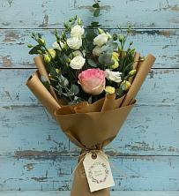 Букет цветов из:  Розы и Лизиантусы в Акъяр