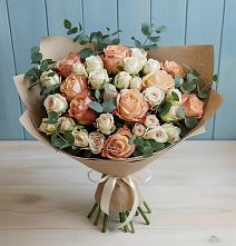 Букет цветов из:  Альстромерии и Розы в Акъяр