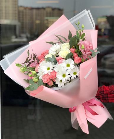 Букет цветов из: Розы, Лизиантусы и Хризантемы в Акъяр
