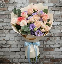 Букет цветов из:  Розы, Лизиантусы и Гвоздики в Акъяр