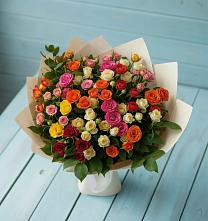 Букет Микс из разноцветных кустовых роз в Акъяр