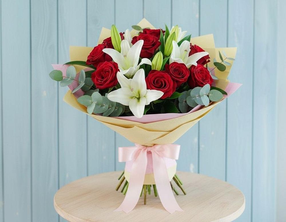 Букет цветов из: Лилии и Розы в Акъяр